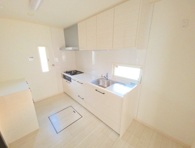 中古戸建・中古住宅　須賀川市向陽町　仁井田小学校・仁井田中学校のキッチン|収納が多くキッチン周りをスッキリきれいに保てそうです！