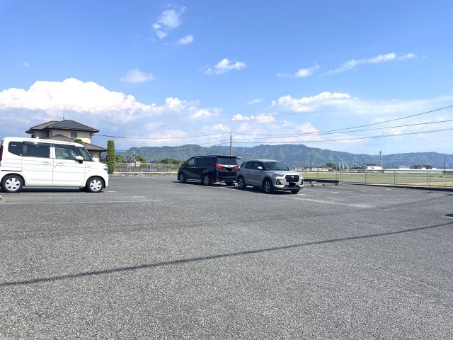 シャーメゾンルミエールの駐車場