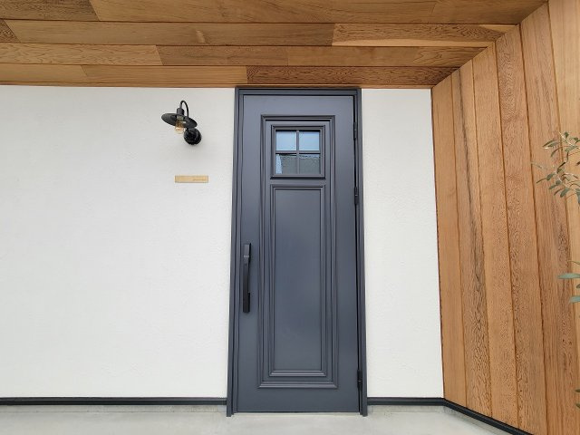 笹部４丁目売中古住宅の玄関