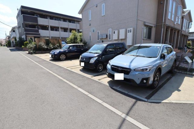 ＣＡＰＥ　ＫＡＮＥＫＯ　Ａ棟の駐車場