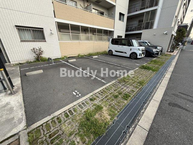 ブレスト我孫子町の駐車場