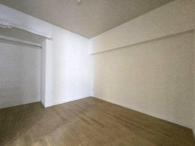 【洋室】 | 朝日プラザ大濠 | 全居室フローリング＆収納付き♪
「収納の余裕は心の余裕」というお家探しの格言もあるんですよ！
