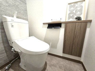 【トイレ】 | ライオンズマンション高宮南 | 縦型トイレはお掃除などお手入れがしやすく常に清潔に保ちやすいですよ♪
