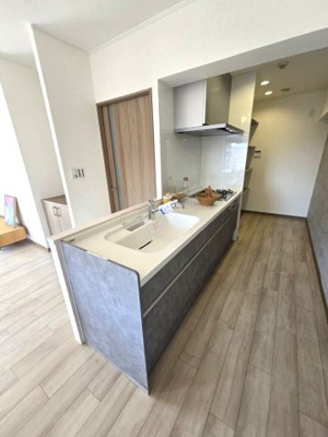 【キッチン】 | ライオンズマンション高宮南 | カウンターキッチンです☆料理中も家族と会話や子供の様子見ができるので安心ですね♪
