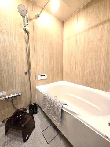 朝日プラザ大濠の浴室|清潔感溢れるバスルーム☆
浴室乾燥システムなど嬉しい機能が充実♪日々の疲れを癒します☆
