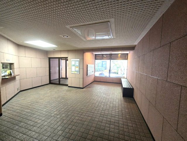 朝日プラザ大濠のエントランス|ゆったりとした時間の流れを感じつつ、安心感に包まれるエントランス♪
