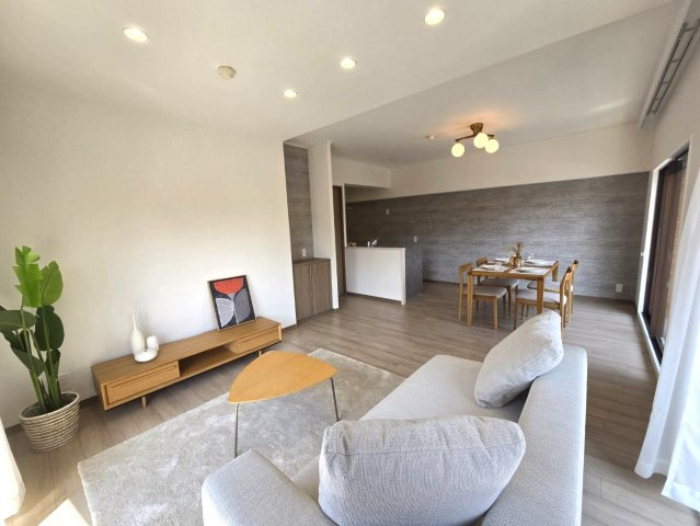 ライオンズマンション高宮南の居間・リビング|陽当たり良好なので居心地が良いお部屋になりそうです☆