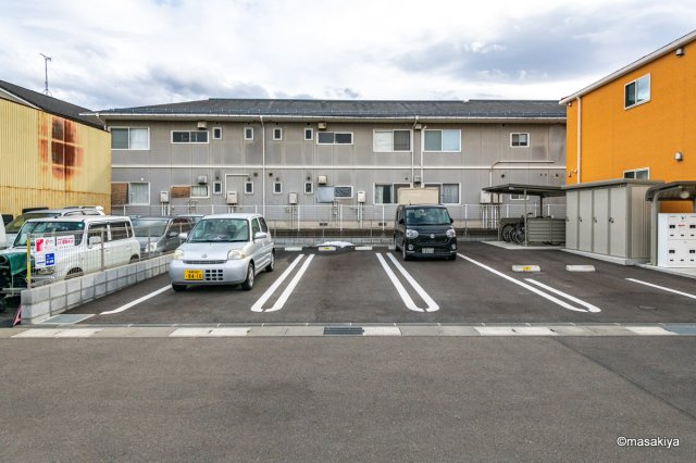グレースコート　カネコの駐車場