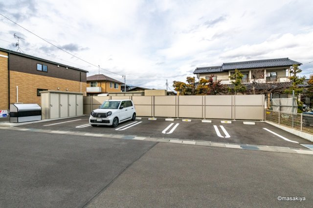 グレースコート　カネコの駐車場