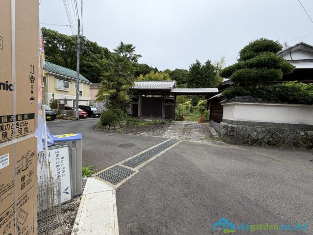 秦野市渋沢6期　新築戸建　全5棟5号棟の前面道路含む現地写真