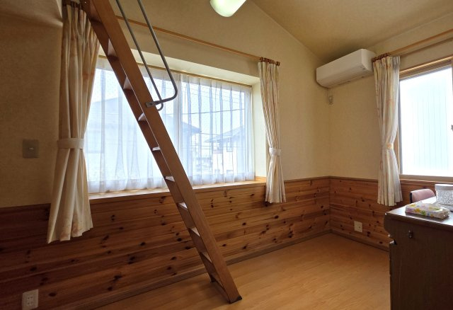 新潟市東区小金町3丁目の洋室