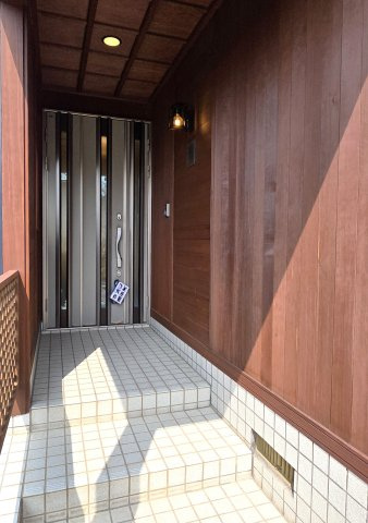 新潟市東区小金町3丁目の玄関