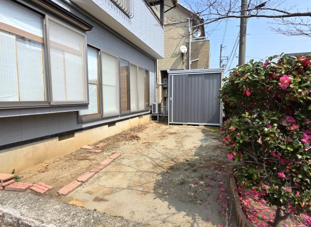 新潟市東区小金町3丁目の庭