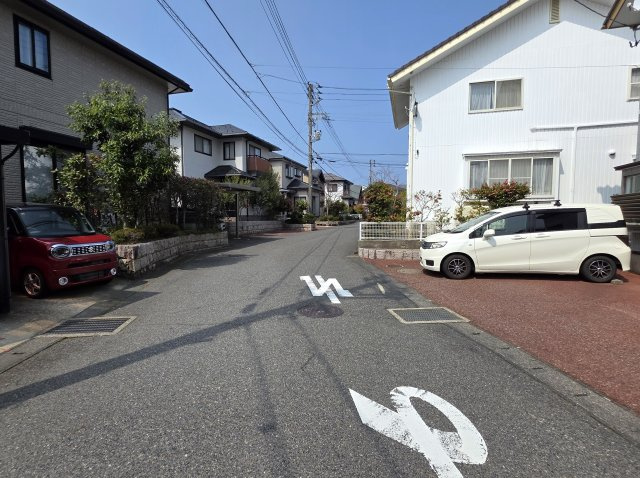新潟市東区小金町3丁目の前面道路含む現地写真