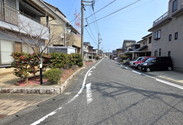 新潟市東区小金町3丁目の前面道路含む現地写真