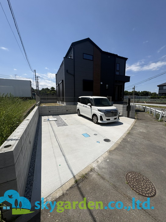 藤沢市大庭５期　新築戸建　全１棟の駐車場|駐車場があるので、車を買う予定の方も安心です