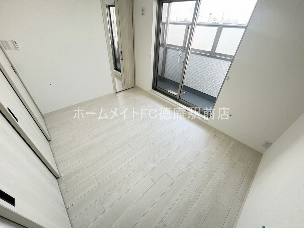 東大阪市稲田本町２丁目のアパートの洋室