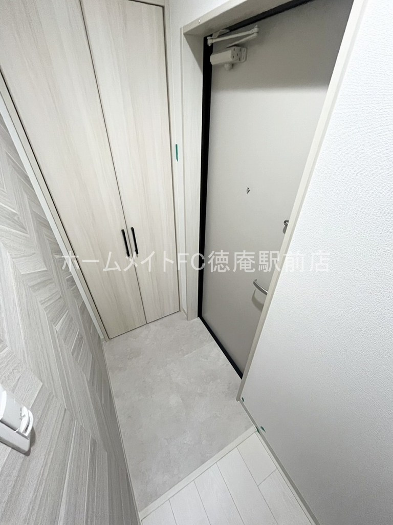 東大阪市稲田本町２丁目のアパートの玄関