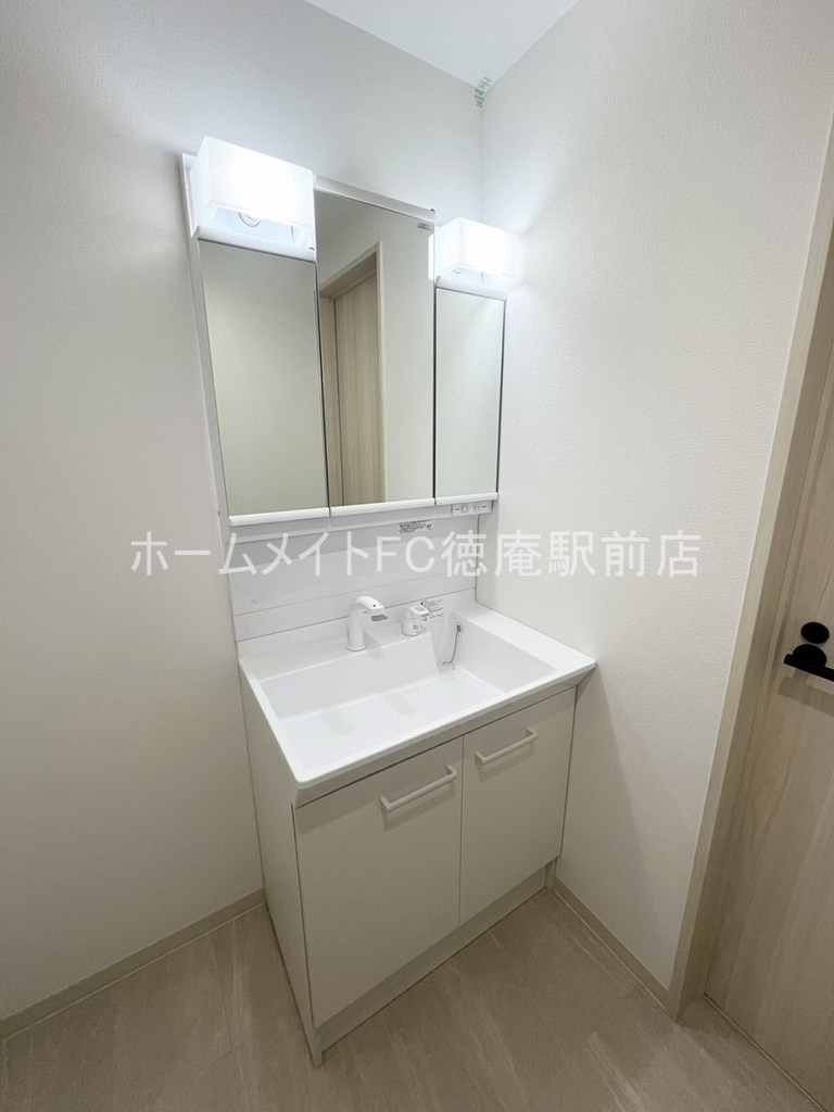 東大阪市稲田本町２丁目のアパートの独立洗面台