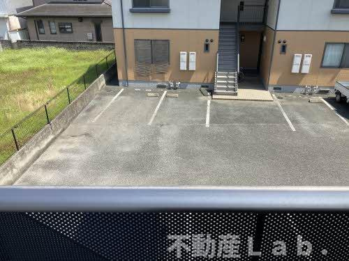 栄町一番館の駐車場