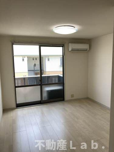 栄町一番館の居間・リビング