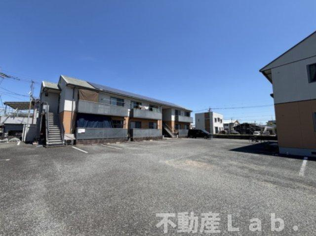 栄町一番館の駐車場