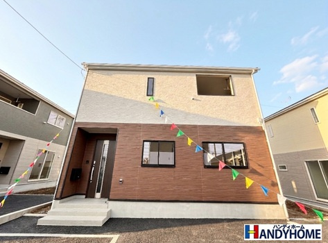 【Cradle garden】小山市東間々田 第7期の外観|〇5号棟【3LDK+WIC+カースペース2台】
西側前面通路から奥まった配置。隣家がワンクッションとなる旗竿地は、庭が道路に面さず、静かでプライバシーを保ちやすいです。
※2026年4月撮影