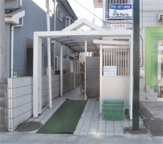 羽村市羽東３丁目の賃貸マンションのエントランス