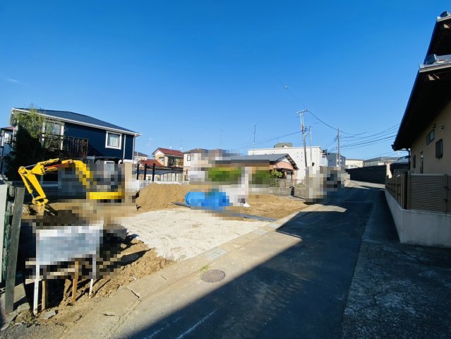 飯田町２期　新築戸建ての前面道路含む現地写真