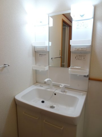 セピアコートの独立洗面台|忙しい朝にもうれしい独立洗面台付き