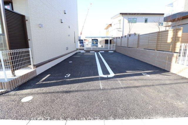 アステールピュールMの駐車場