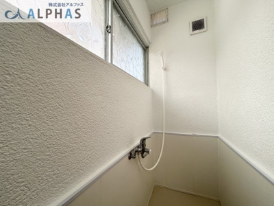 【バルコニー】 | 明石市朝霧南町四丁目　一戸建て | ■シャワールームに窓があるので換気やカビ対策などもバッチリ♪