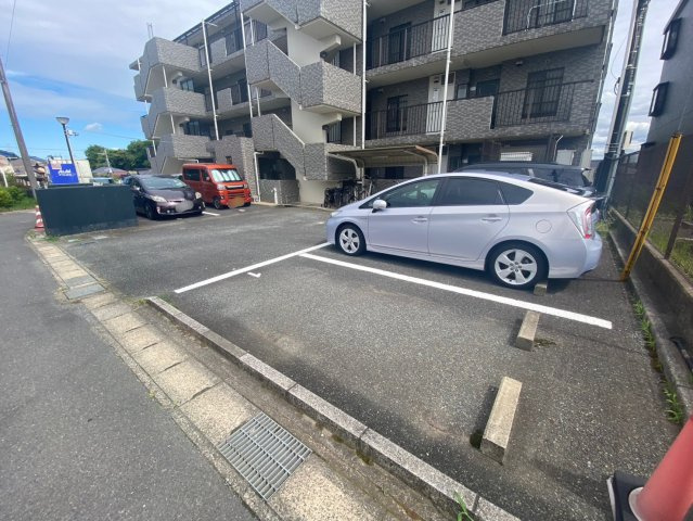 【駐車場】