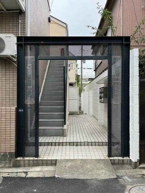 ジュネパレス市川第２４Ｃのエントランス