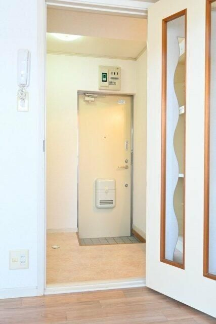 ジュネパレス市川第２４Ｃの玄関