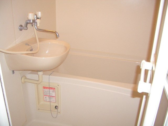 コンパクトで使いやすいお風呂です