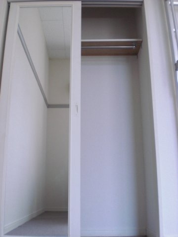 明るい色調の室内です