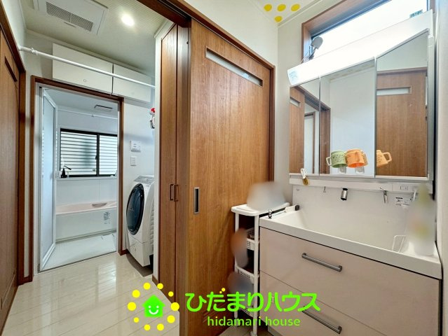 白岡市西８丁目　中古一戸建ての独立洗面台