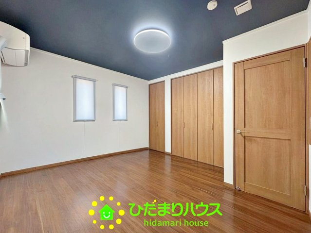 白岡市西８丁目　中古一戸建ての寝室