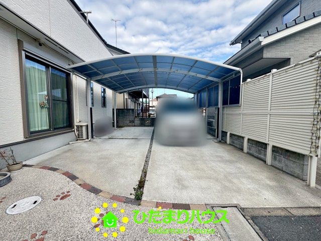 白岡市西８丁目　中古一戸建ての駐車場