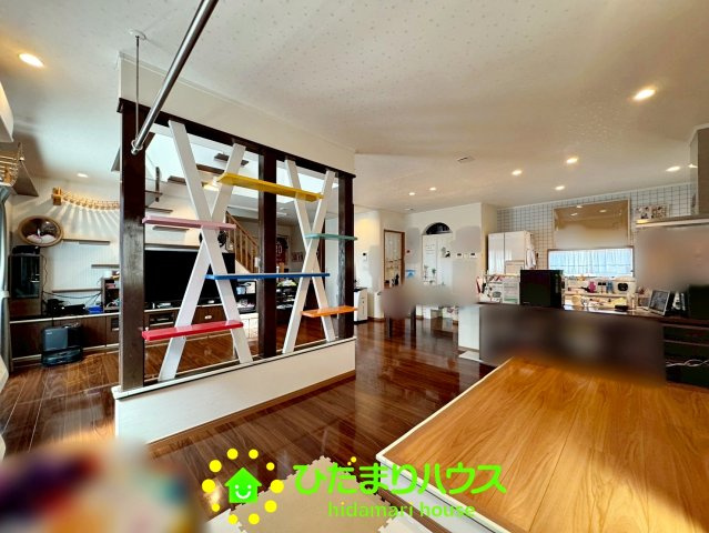 白岡市西８丁目　中古一戸建ての居間・リビング