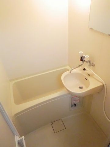 日々の疲れを癒すお風呂付です