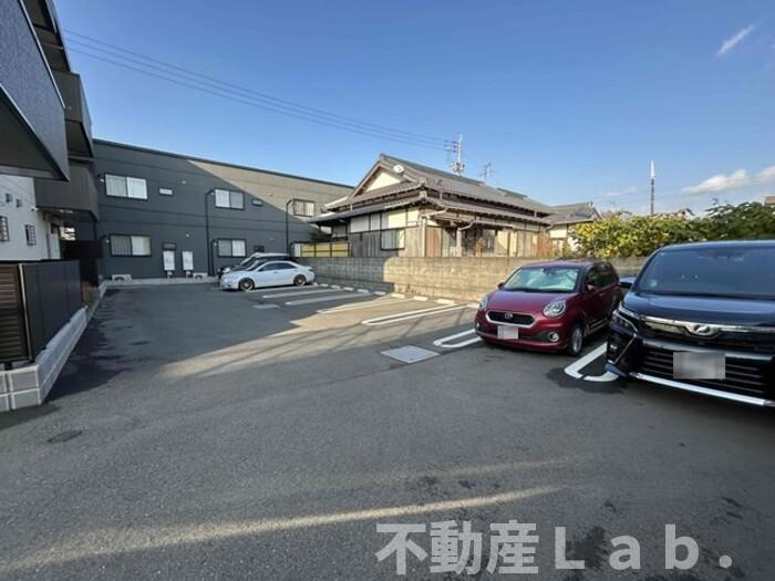 コンフォール古閑上の駐車場