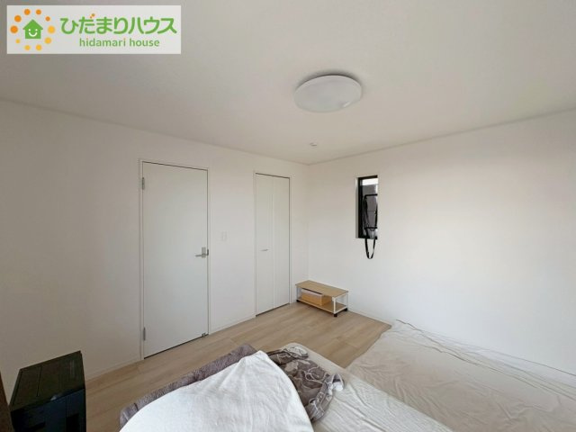 日立市石名坂町1丁目　中古戸建の寝室|大きなベッドを置いても余裕の広さの主寝室♪♪