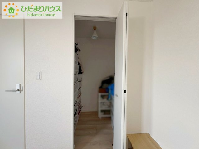 日立市石名坂町1丁目　中古戸建の収納|大容量のWICのある主寝室。夫婦の洋服もたくさん収納できます。