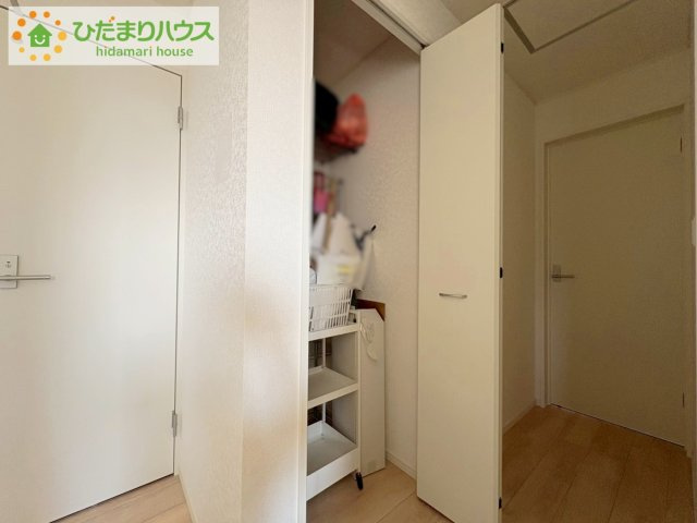 日立市石名坂町1丁目　中古戸建の収納|家族みんなで共同で使える便利な廊下収納！