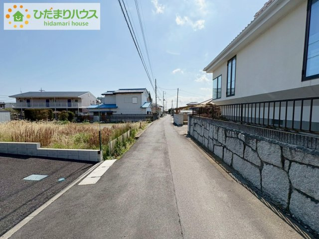 日立市石名坂町1丁目　中古戸建の前面道路含む現地写真|小中学校が近く、お子様の通学も安心♪
