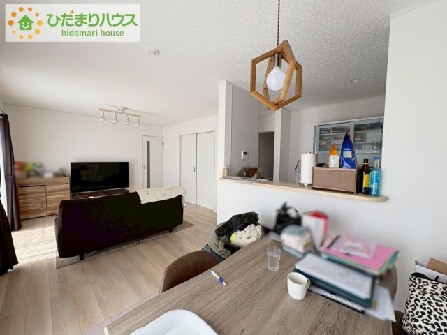 日立市石名坂町1丁目　中古戸建の居間・リビング|お子様が元気に遊べる広々としたリビングです。
