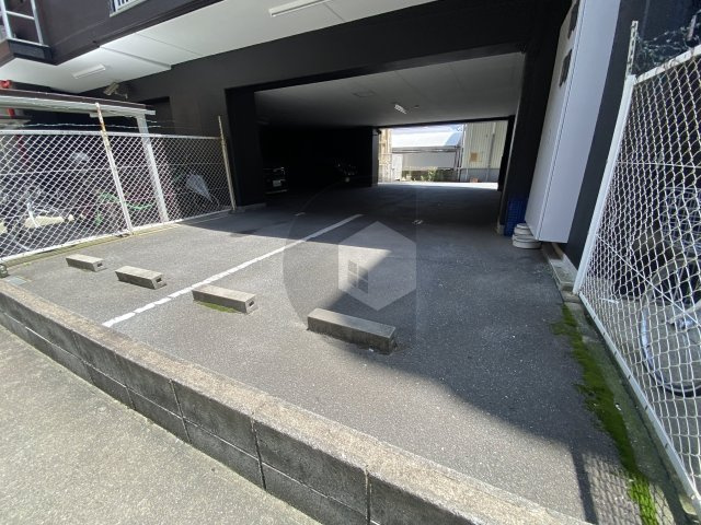 ルディシアコートの駐車場