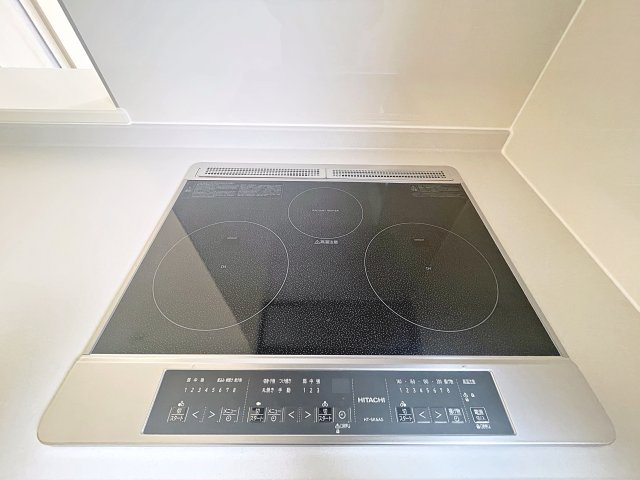新築戸建・新築建売　福島市泉長滝　御山小・清水中のキッチン|IHクッキングヒーターで火災の心配を軽減してくれます！フラットなのでお掃除がしやすいです！